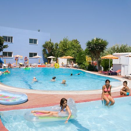 Hotel Asteria Agios Kirykos  Bagian luar foto