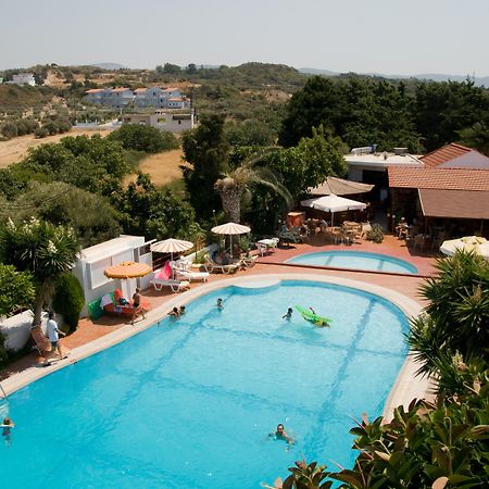 Hotel Asteria Agios Kirykos  Bagian luar foto