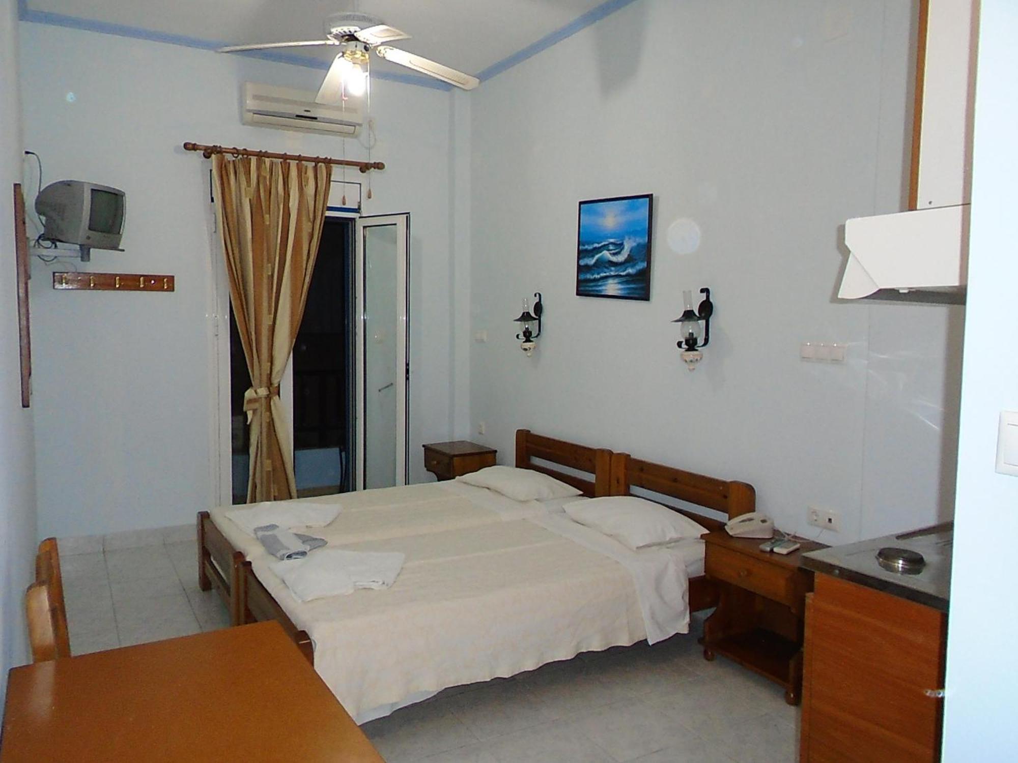 Hotel Asteria Agios Kirykos  Bagian luar foto
