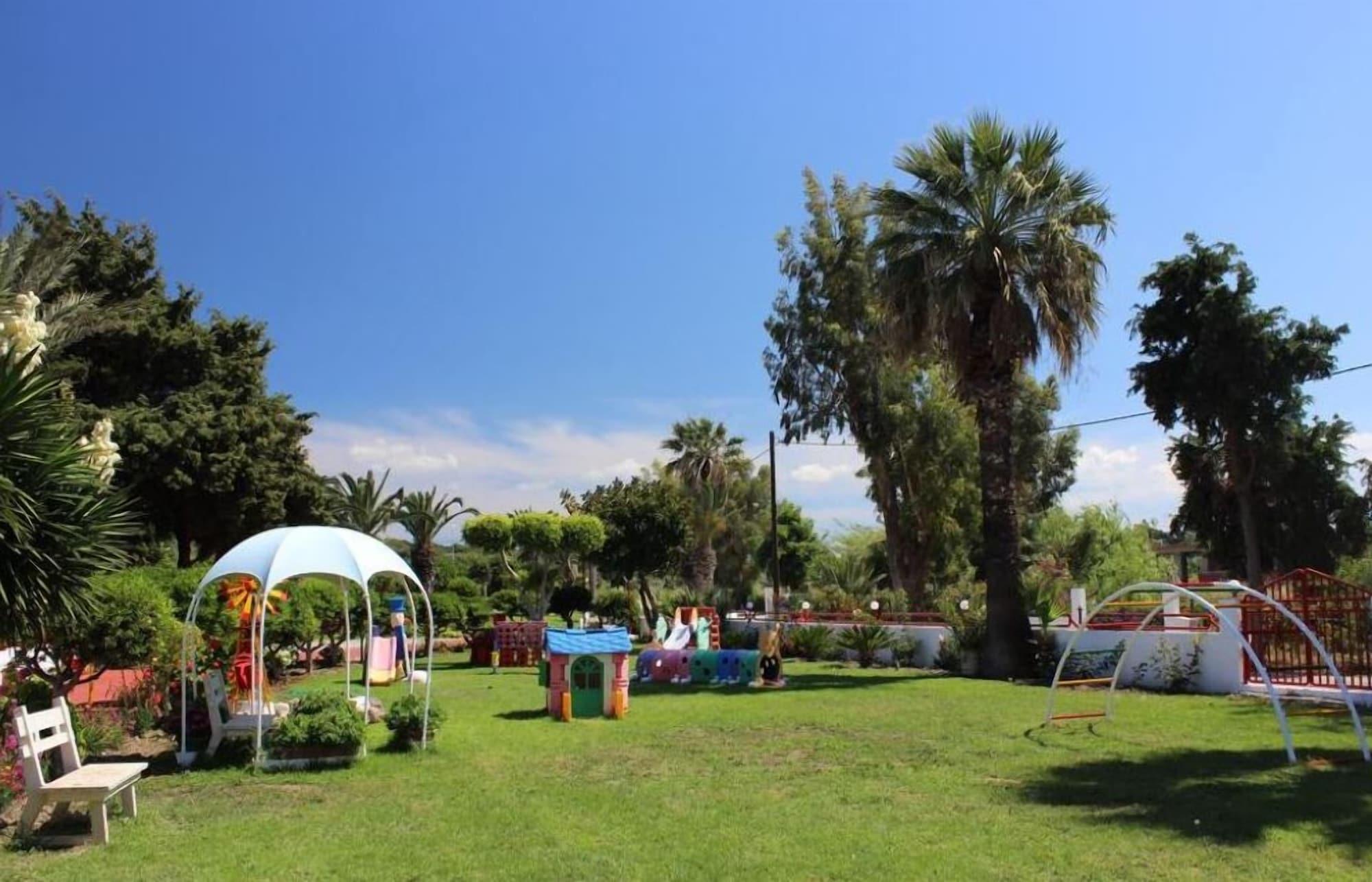 Hotel Asteria Agios Kirykos  Bagian luar foto