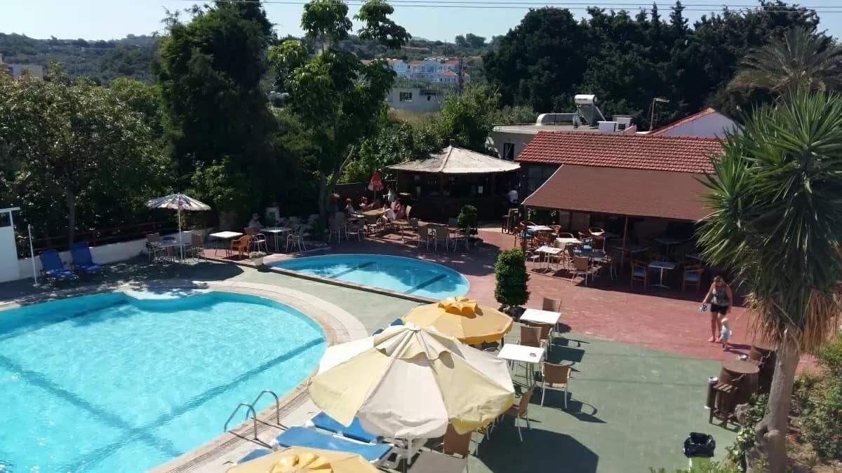 Hotel Asteria Agios Kirykos  Bagian luar foto