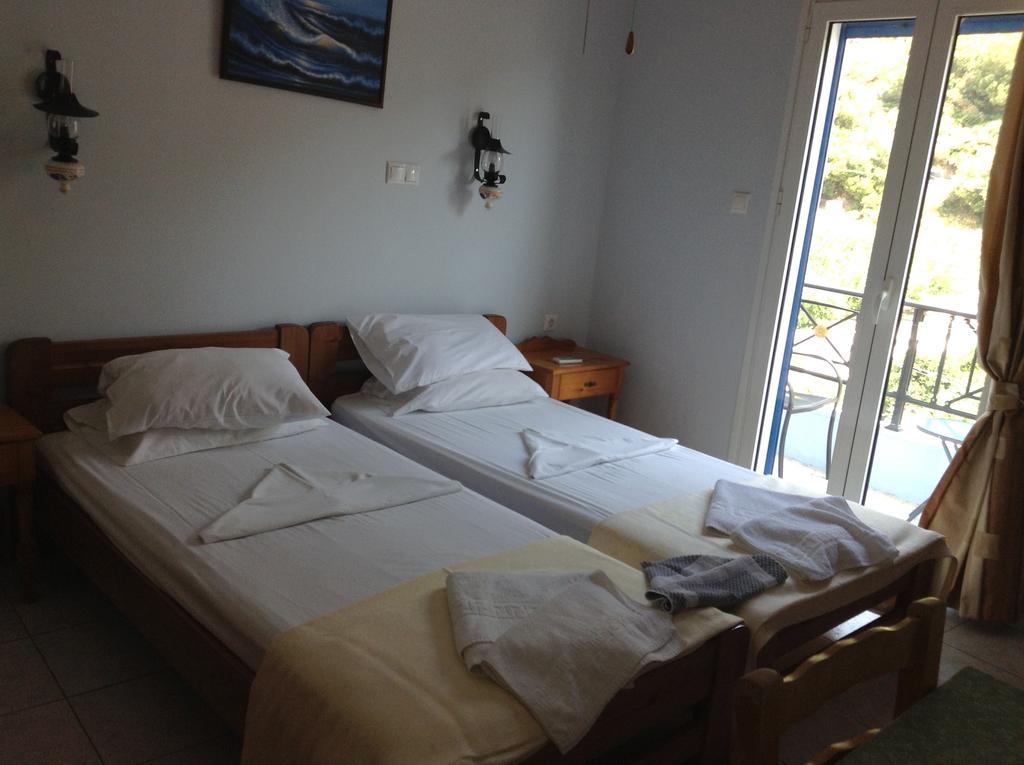 Hotel Asteria Agios Kirykos  Bagian luar foto