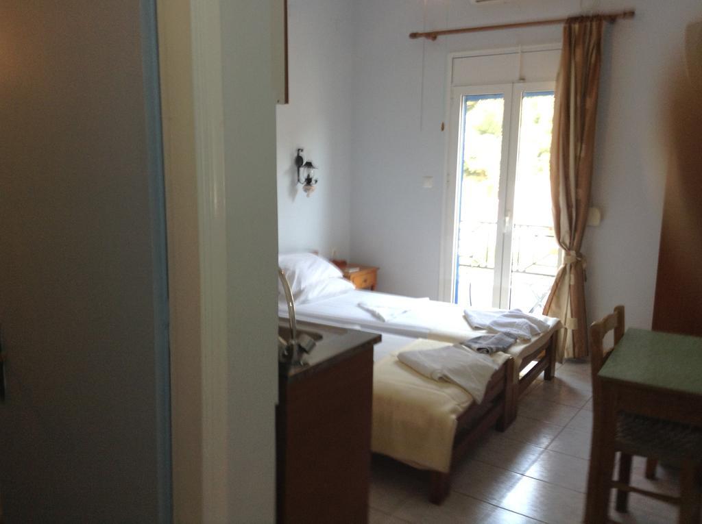 Hotel Asteria Agios Kirykos  Bagian luar foto