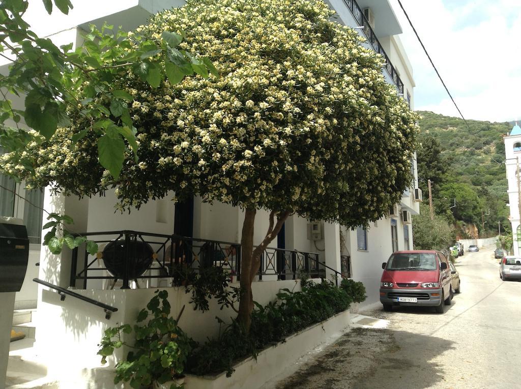 Hotel Asteria Agios Kirykos  Bagian luar foto