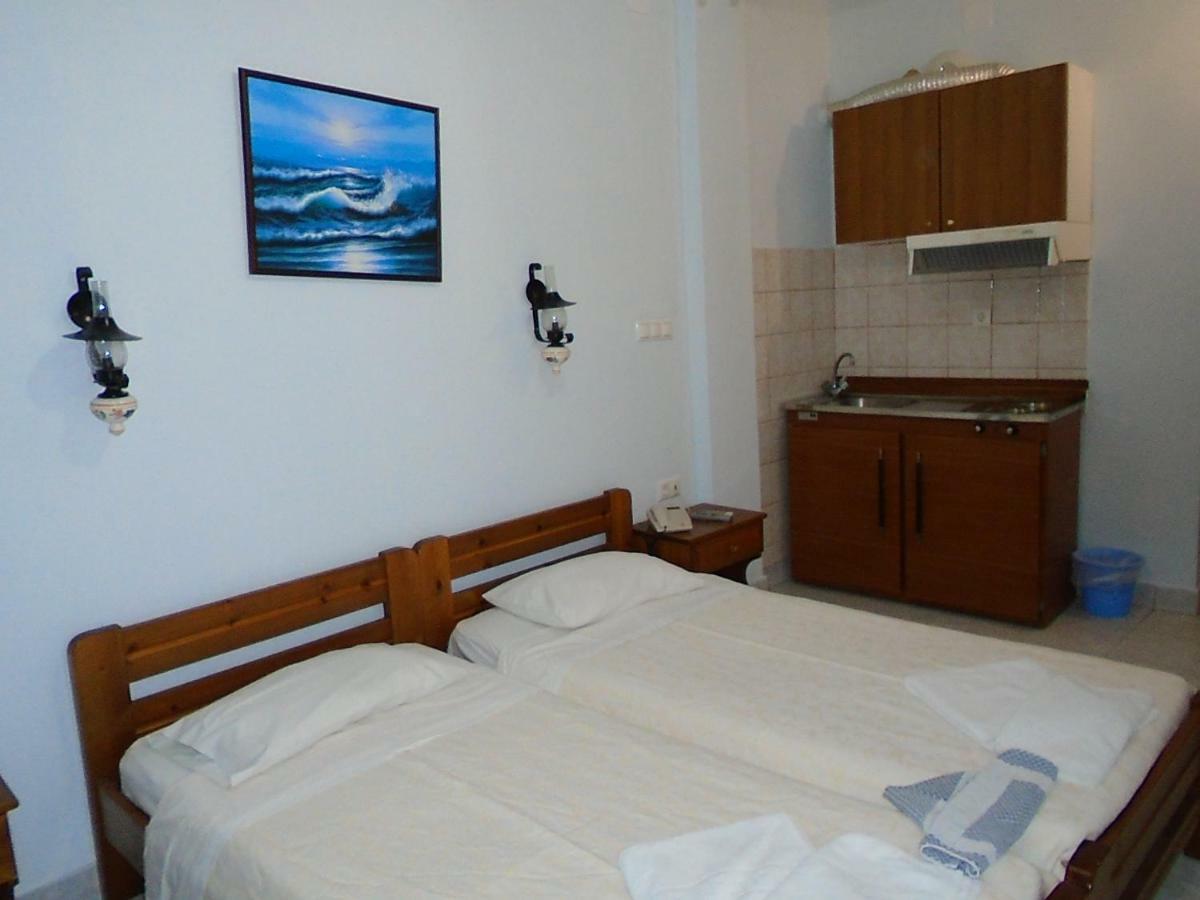 Hotel Asteria Agios Kirykos  Bagian luar foto