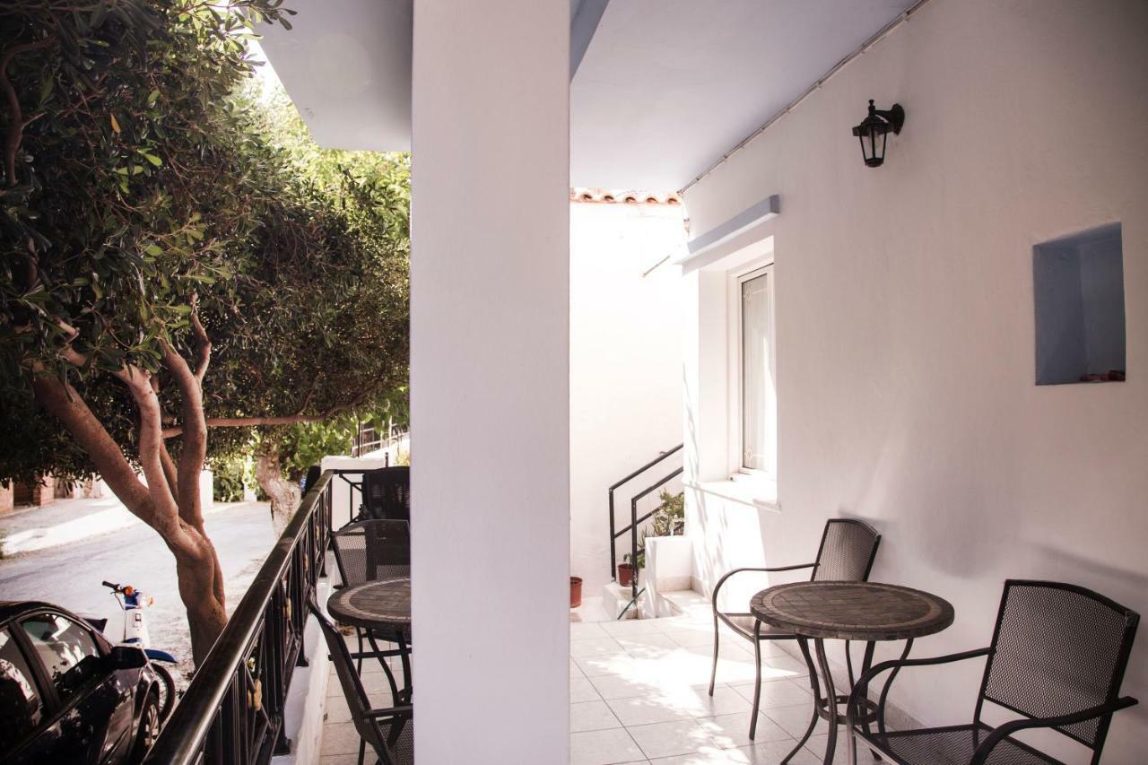 Hotel Asteria Agios Kirykos  Bagian luar foto